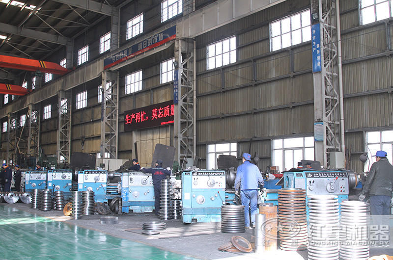 大型破碎機(jī)廠家生產(chǎn)車間