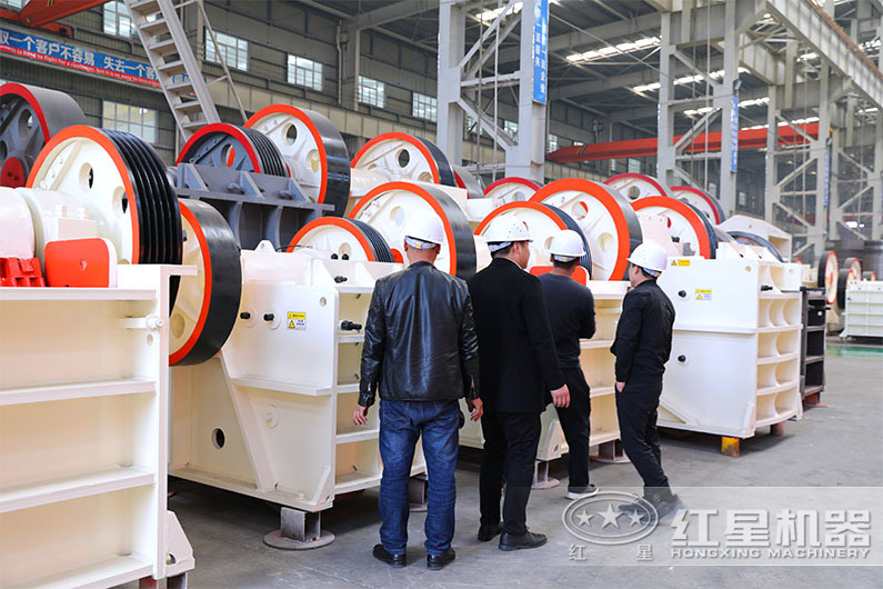 粉碎石頭的機(jī)器