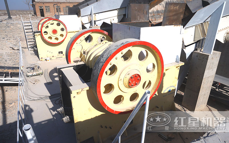 粉碎石頭的機(jī)器客戶案例