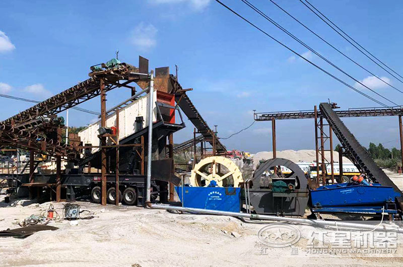 移動制砂機(jī)作業(yè)現(xiàn)場