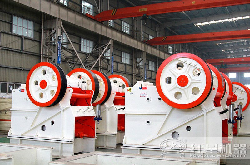 顎式軋石機生產(chǎn)車間實拍
