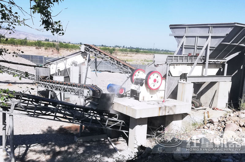 HD98德版顎式破碎機(jī)現(xiàn)場照