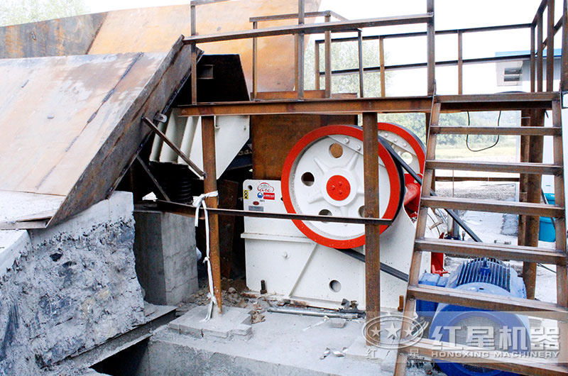 破碎現(xiàn)場(chǎng)之顎破機(jī)