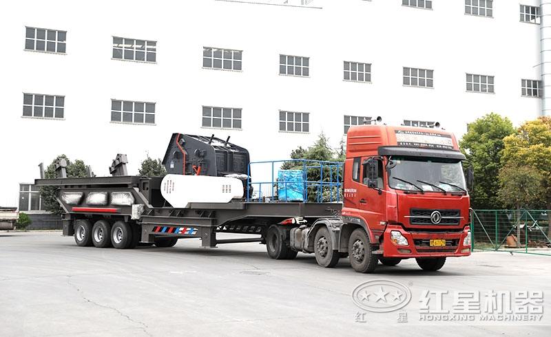 簡單的移動反擊式破碎機(jī)發(fā)貨啦