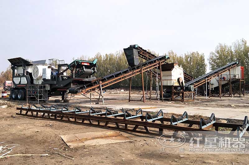 移動(dòng)顎式破碎機(jī)與固定式反擊破合作現(xiàn)場(chǎng)