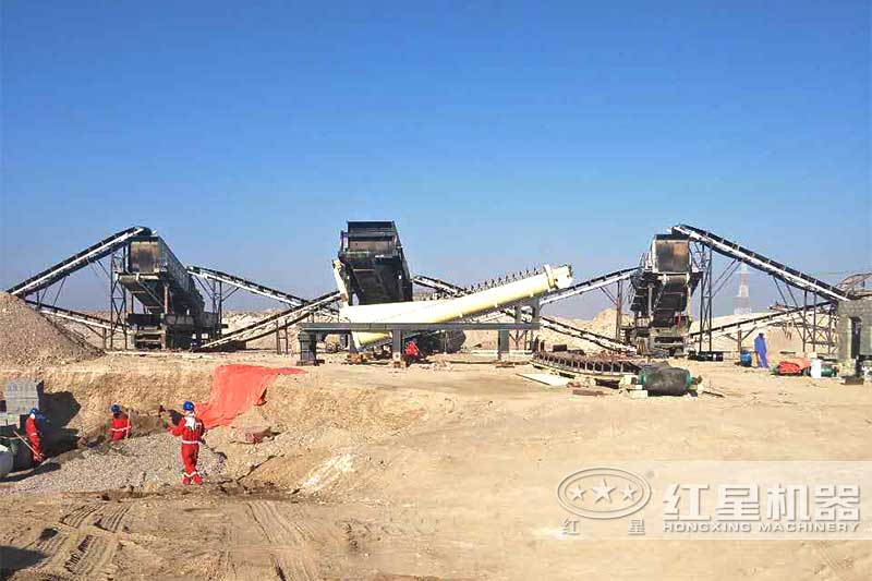 阿曼時產(chǎn)300噸移動制沙現(xiàn)場配一臺螺旋式洗砂機