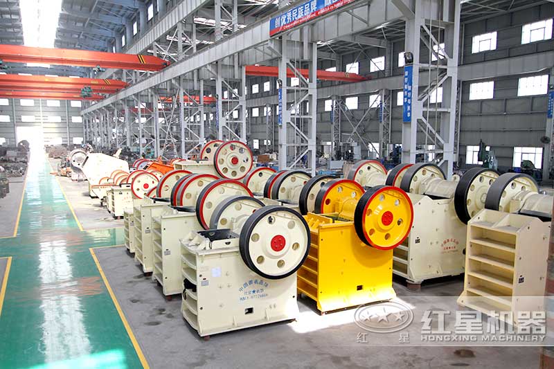 一群PE-1000×1200顎式破碎機(jī)