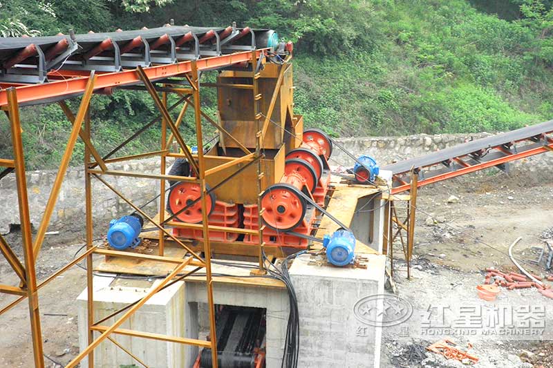 鄂式碎石機(jī)生產(chǎn)現(xiàn)場