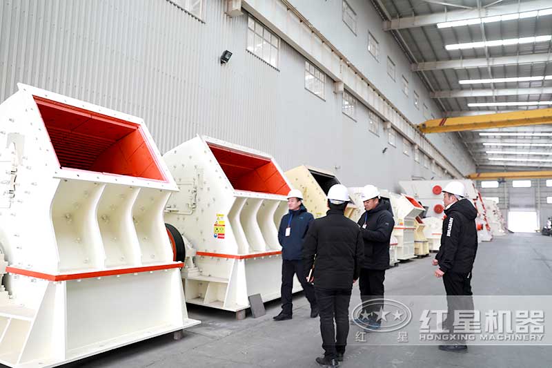 錘式破碎機(jī)廠家來(lái)客戶