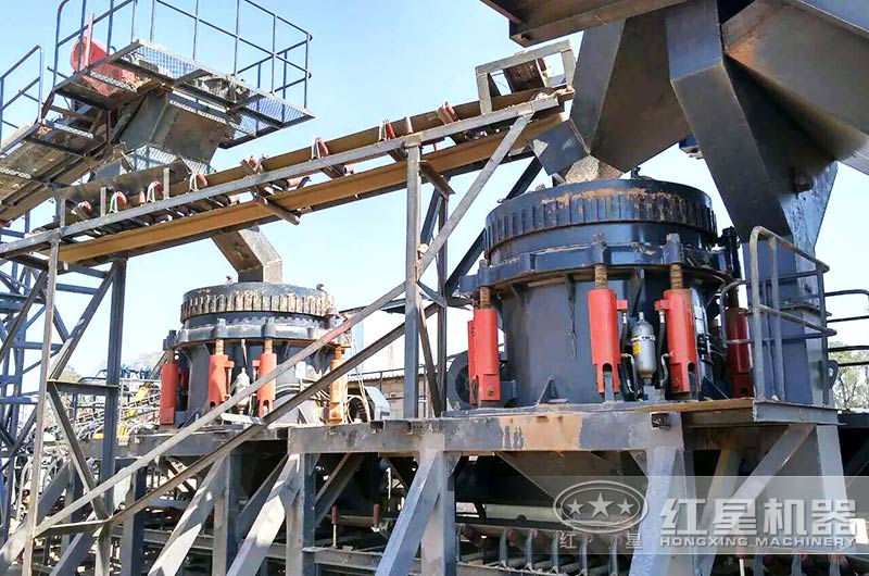 全液壓圓錐破碎機(jī)現(xiàn)場(chǎng)圖