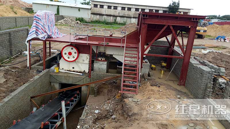 顎式破碎機(jī)現(xiàn)場(chǎng)