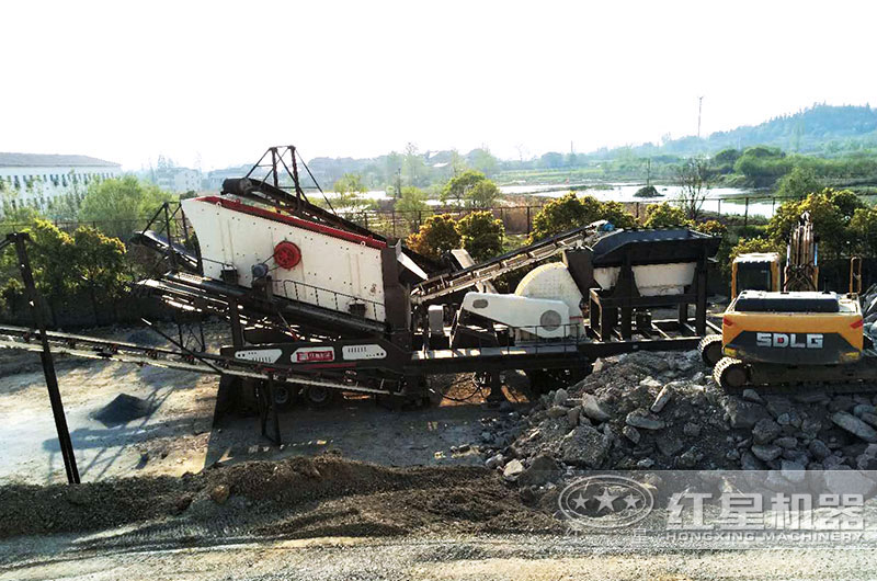 移動錘式破碎機(jī)現(xiàn)場