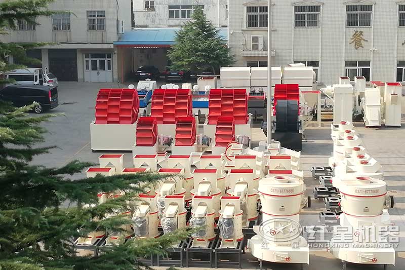 放置在廠區(qū)待發(fā)的輪斗式洗砂機(jī)