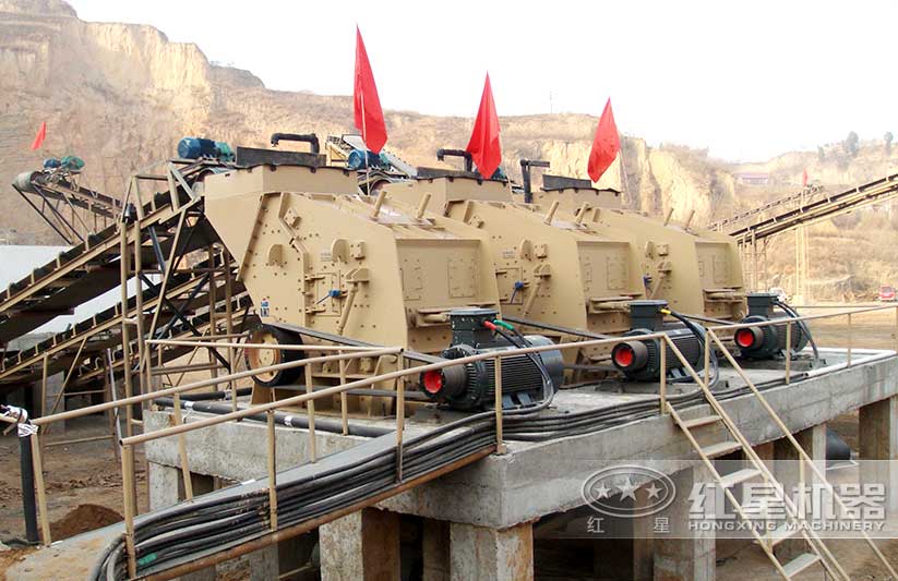 時產1000噸碎石現(xiàn)場配置3臺反擊破