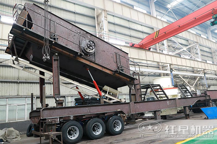 客戶購(gòu)買的流動(dòng)制砂機(jī)正在緊急生產(chǎn)