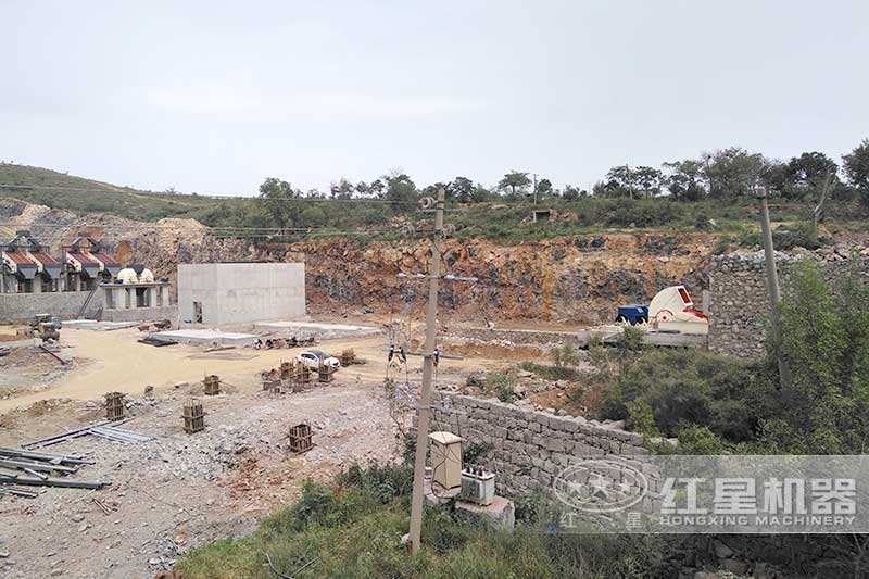 輝縣時產(chǎn)1500噸大型石料廠現(xiàn)場一