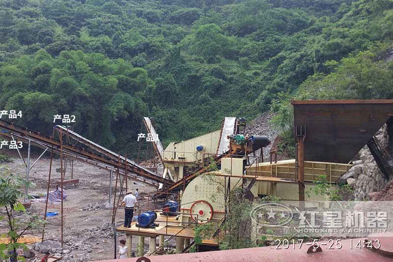 重錘式破碎機(jī)碎石現(xiàn)場(chǎng)