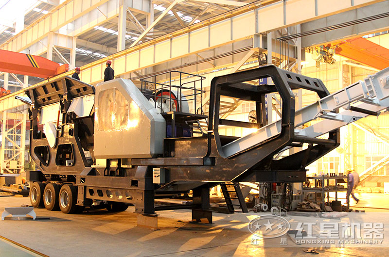 小型建筑垃圾移動(dòng)破碎機(jī)配置車間