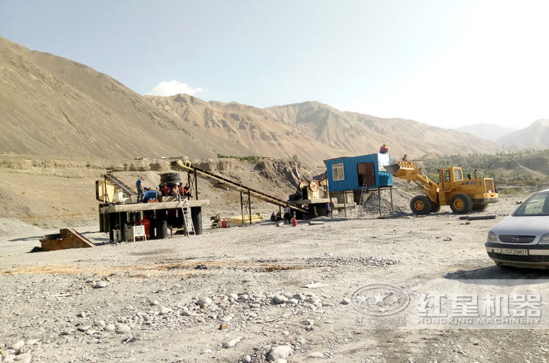 小型簡易破碎機生產(chǎn)現(xiàn)場