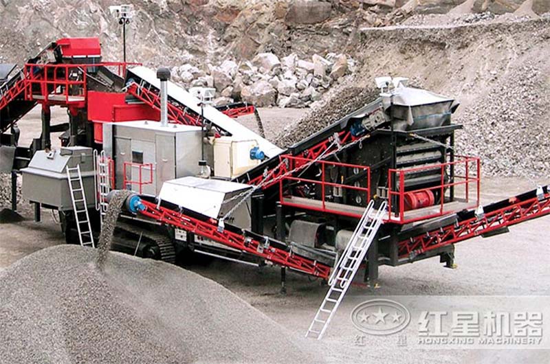 環(huán)保型履帶式移動(dòng)制砂生產(chǎn)現(xiàn)場圖