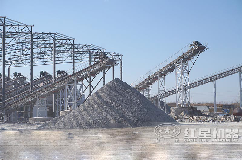 500噸石料生產(chǎn)線破碎現(xiàn)場(chǎng)