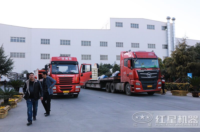 紅星顎式破碎設備發(fā)貨現(xiàn)場