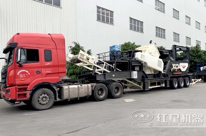 輪胎移動(dòng)重錘式破碎機(jī)發(fā)貨