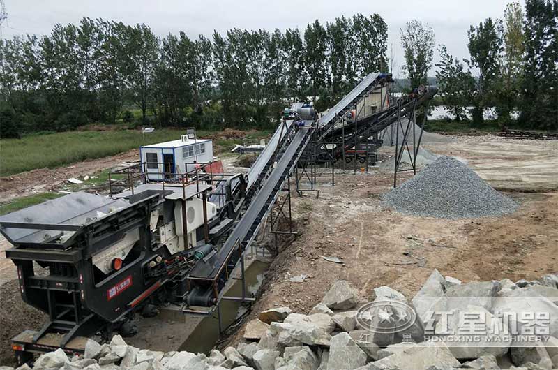 移動破碎機現(xiàn)場