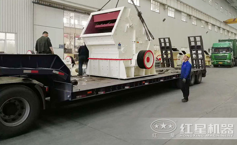 顎式破碎機(jī)發(fā)貨現(xiàn)場