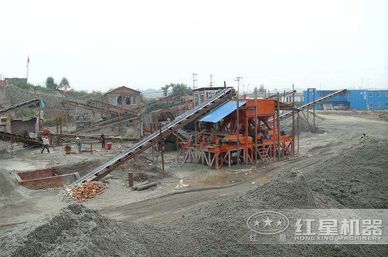 污泥粉碎機(jī)處理現(xiàn)場(chǎng)