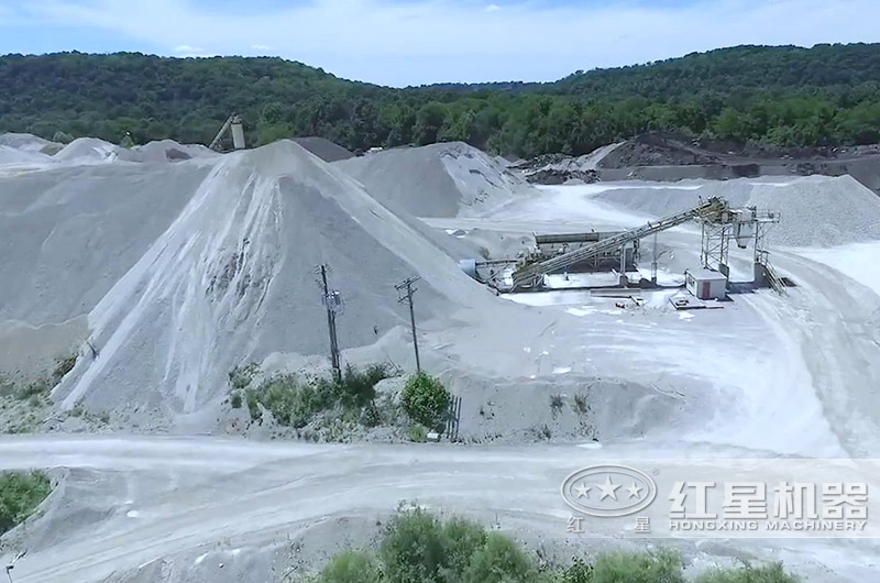 機(jī)制砂加工現(xiàn)場(chǎng)