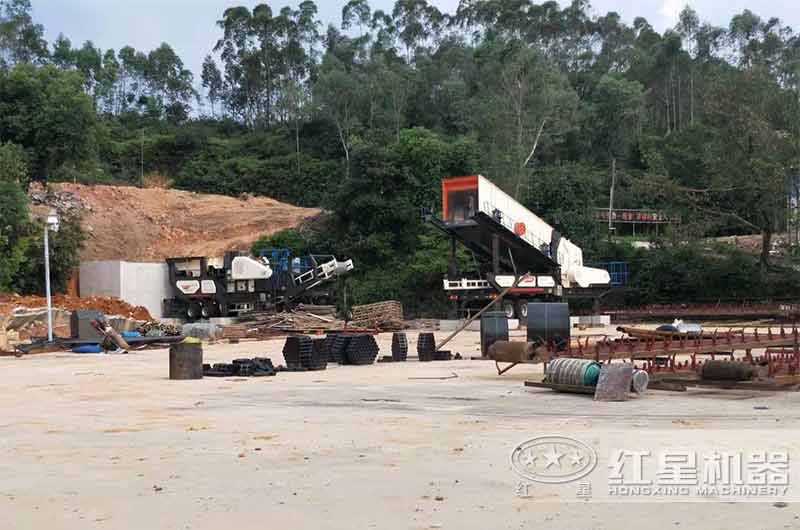 河南新鄉(xiāng)車載式移動(dòng)破碎機(jī)現(xiàn)場(chǎng)實(shí)拍