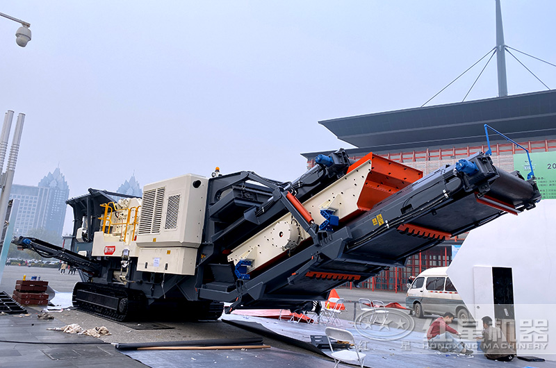 山地履帶移動(dòng)破碎站設(shè)備