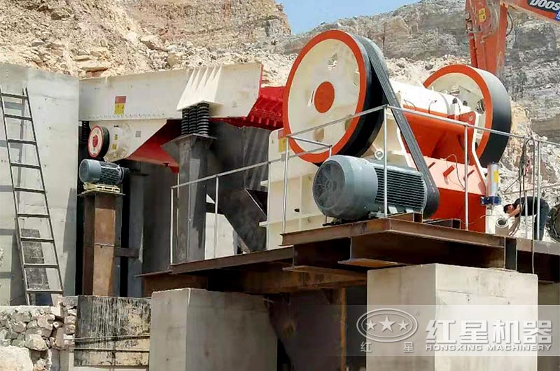 顎式破碎機加工現(xiàn)場