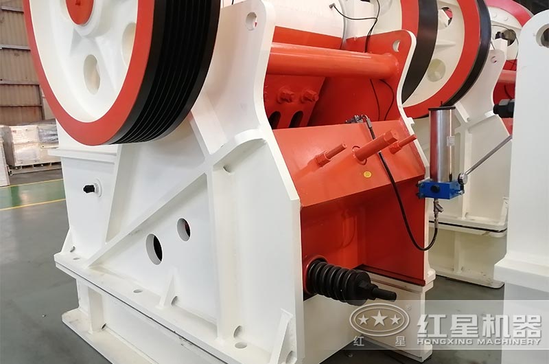 顎破碎機(jī)液壓裝置和自動(dòng)排料裝置