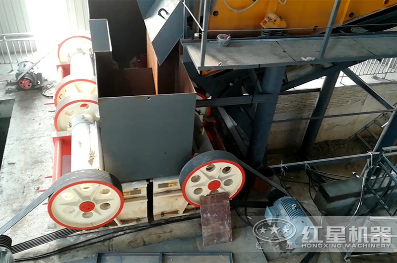 更多現(xiàn)場(chǎng)選擇使用250*400細(xì)顎破碎機(jī)