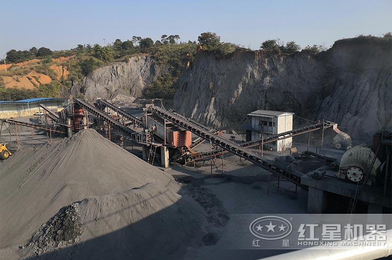 錘式破碎機現(xiàn)場實拍