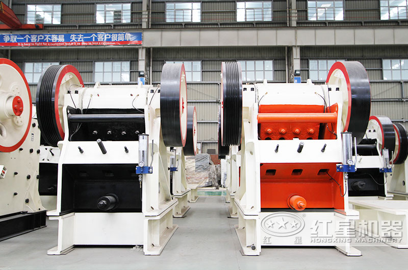 小型鄂式碎石機(jī)