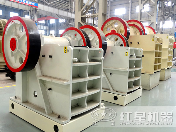 時產(chǎn)250噸碎石機(jī)車間