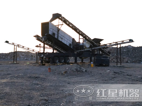 移動破碎機(jī)現(xiàn)場圖