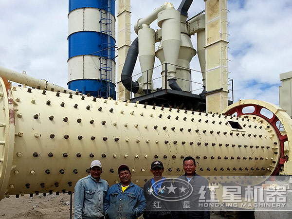 球磨機(jī)現(xiàn)場圖